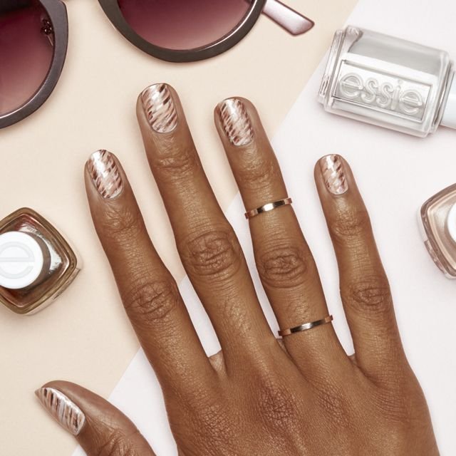 Wild side stripes - nailart